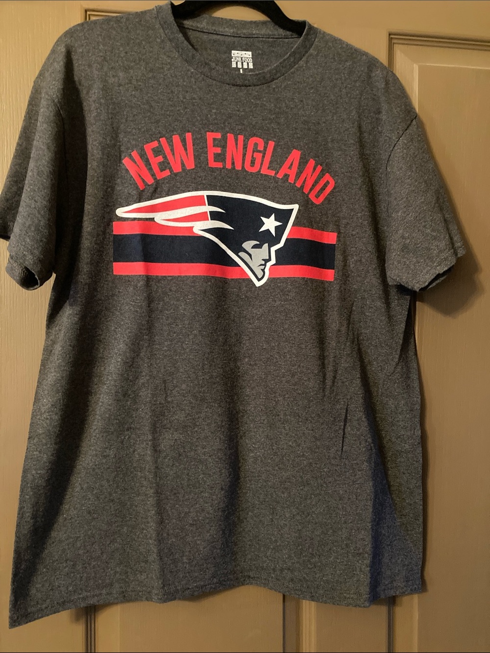 NEW ENGLAND PATRIOTS JUNK FOOD T-Shirt NWOT